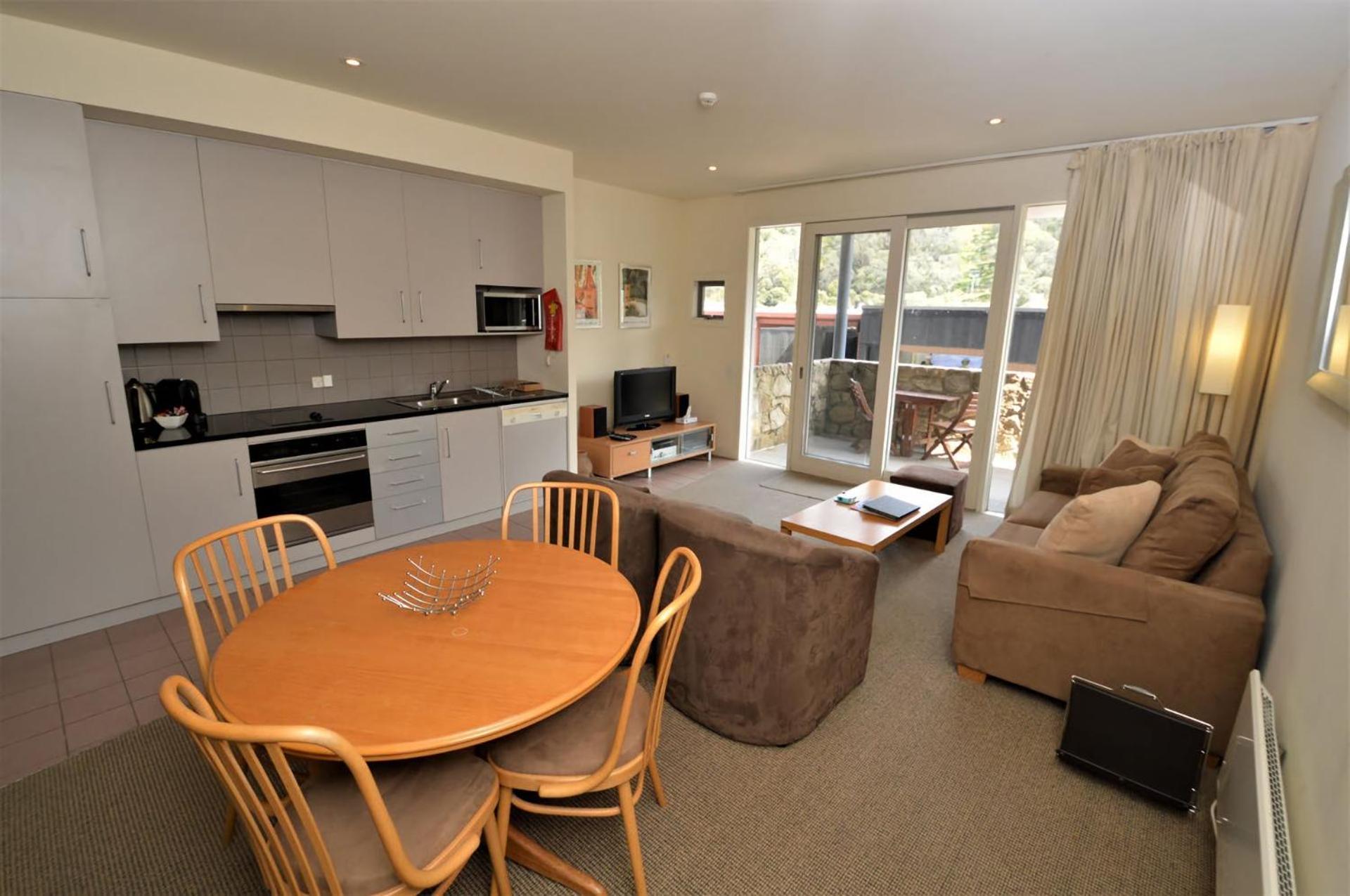 Apartment Squatters Run 1 *